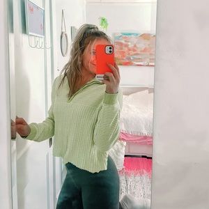 Green cropped patterned pullover
